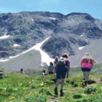 Povos que caminham através dos Pirinéus de Andorra